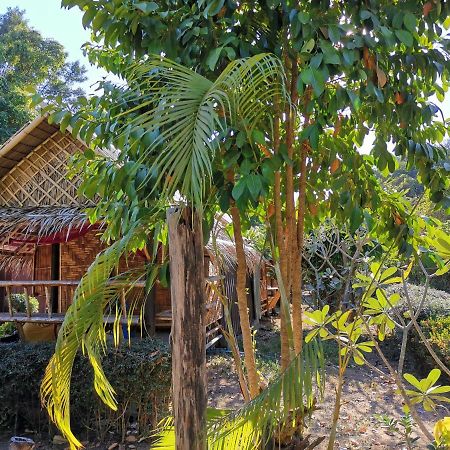 Phuhaya Bamboo Bungalows Ko Lanta Eksteriør billede