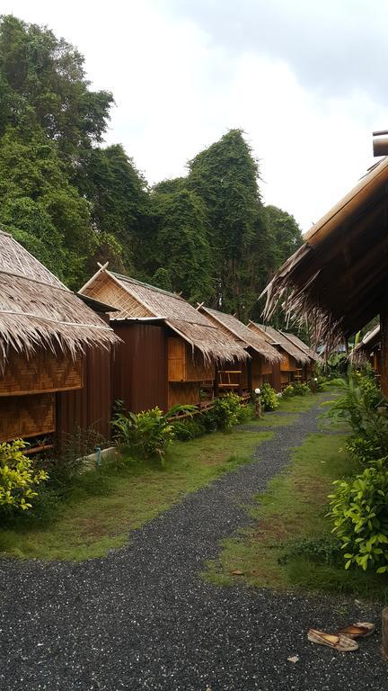 Phuhaya Bamboo Bungalows Ko Lanta Eksteriør billede