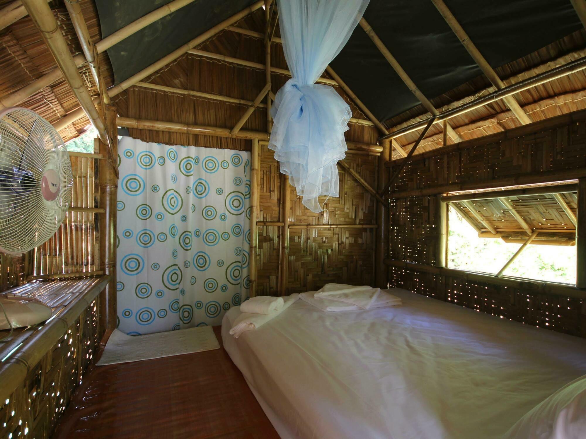 Phuhaya Bamboo Bungalows Ko Lanta Eksteriør billede