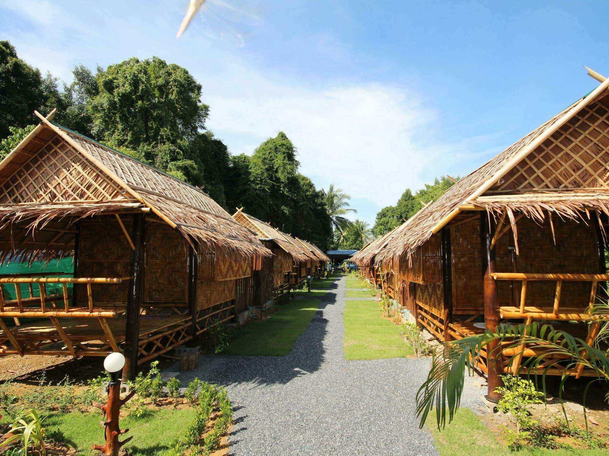 Phuhaya Bamboo Bungalows Ko Lanta Eksteriør billede