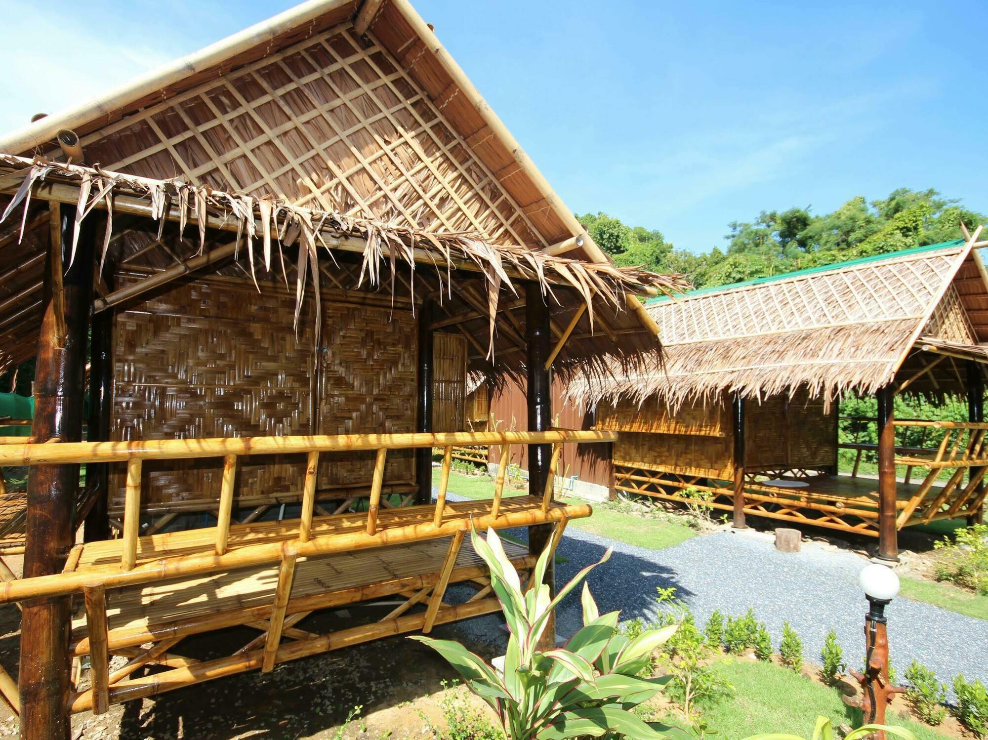Phuhaya Bamboo Bungalows Ko Lanta Eksteriør billede